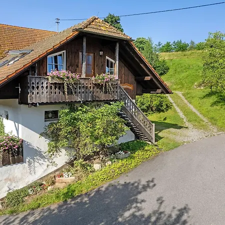 بيت للعطل Schwarzwald Buchenhof تسل-آم-هارمرزباخ
